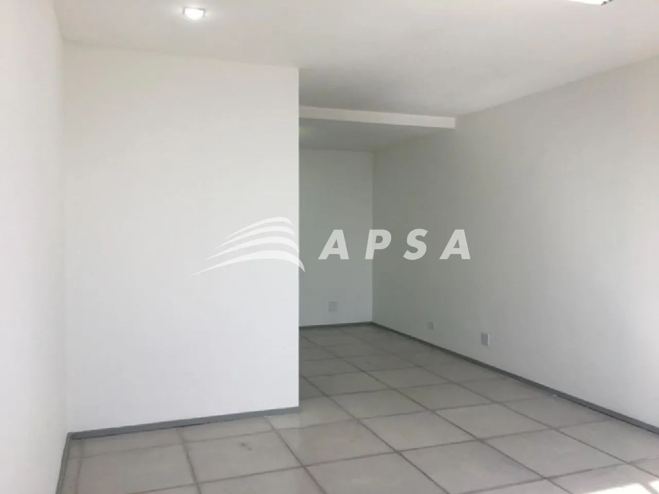 ÓTIMA SALA COMERCIAL COM 32M², BANHEIRO. ÓTIMA LOCALIZAÇÃO, VASTO COMÉRCIO, PRÓXIMO A ESTA - Foto 5