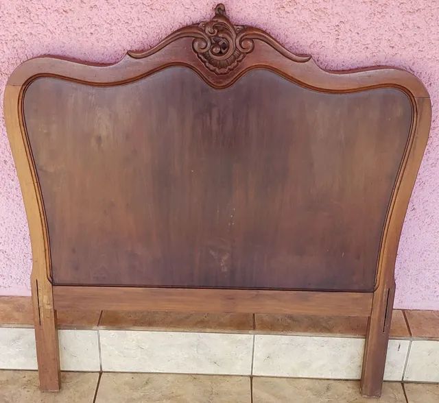 Cama de madeira maciça 