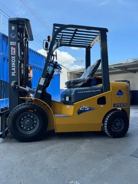 EMPILHADEIRA PLASNOX| DIESEL| NOVA | 2.5T |TORRE DUPLEX  - Foto 3