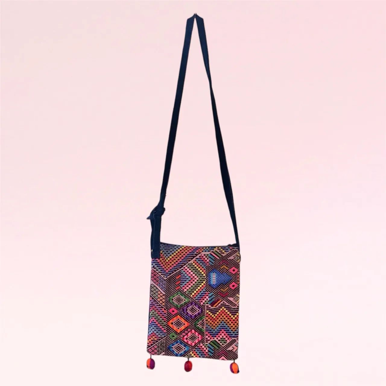 Bolsa de ombro colorida regulável com pompons