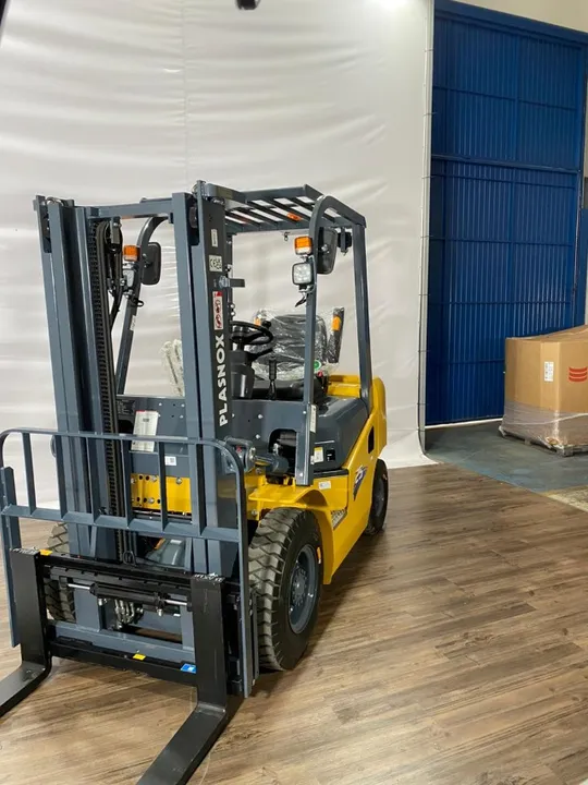 EMPILHADEIRA PLASNOX 2.5T TORRE DUPLEX NOVA DIESEL 3MTS