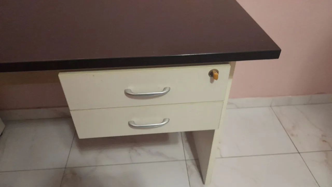 Mesa de escritório  2 gavetas  - Foto 3