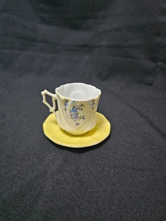 Xícara de porcelana de coleção