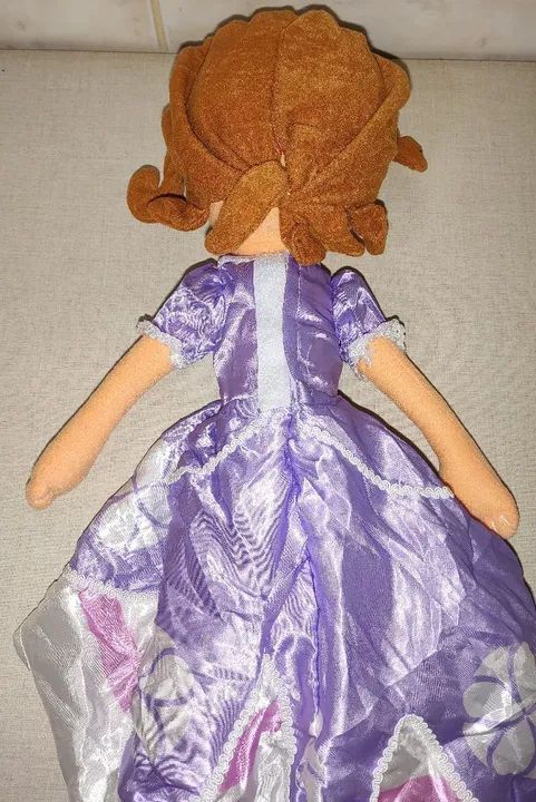 Boneca de Peúcia Princesa Sofia - Foto 2