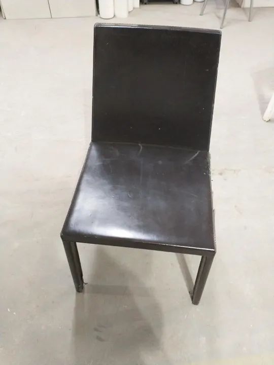 Cadeira de jantar fixa estofada s/ braços em Couro Ecológico / Madeira Preto