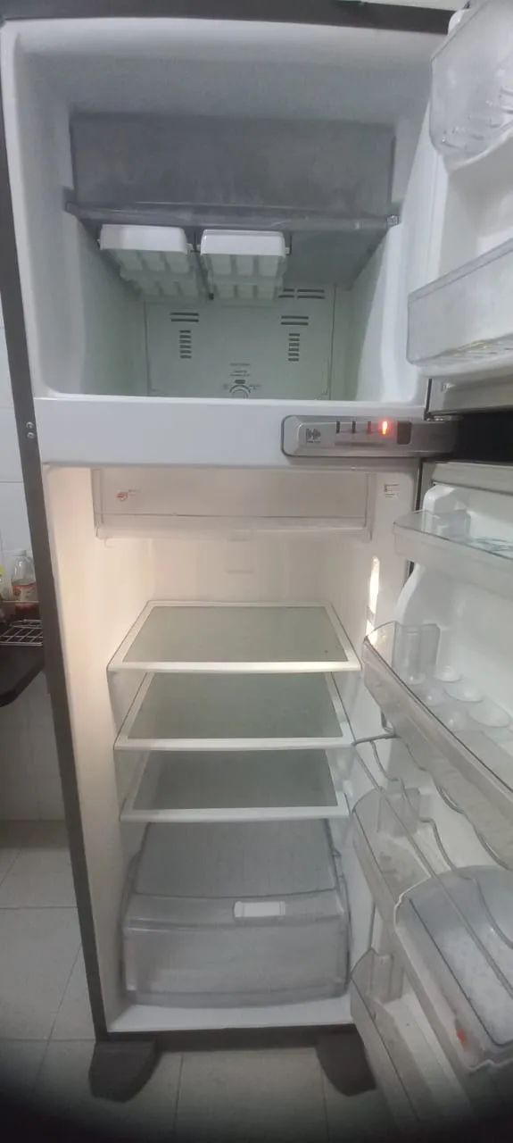 Geladeira Duplex Brastemp Inox 325 l.  - Foto 2