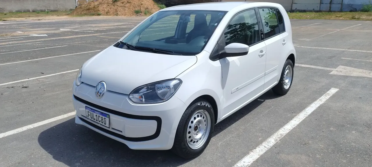 VW UP! 2016 com ar, travas, chave canivete, sistema S.A.V.E., câmera frontal
