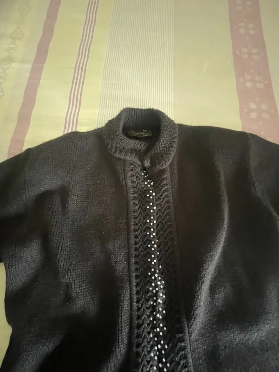 Cardigã de lã preto com detalhes