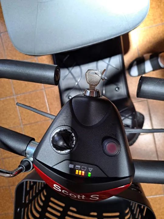 Cadeira motorizada Scooter Scott S elétrica - Foto 4