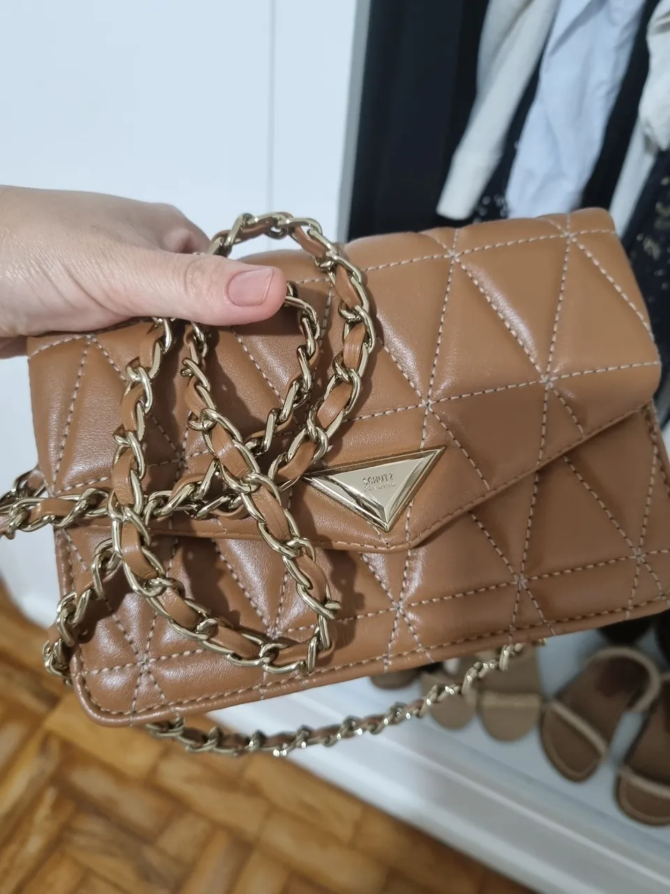 Bolsa Schutz Matelassê com Corrente Dourada