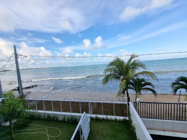 Excelente flat frente mar pé na areia