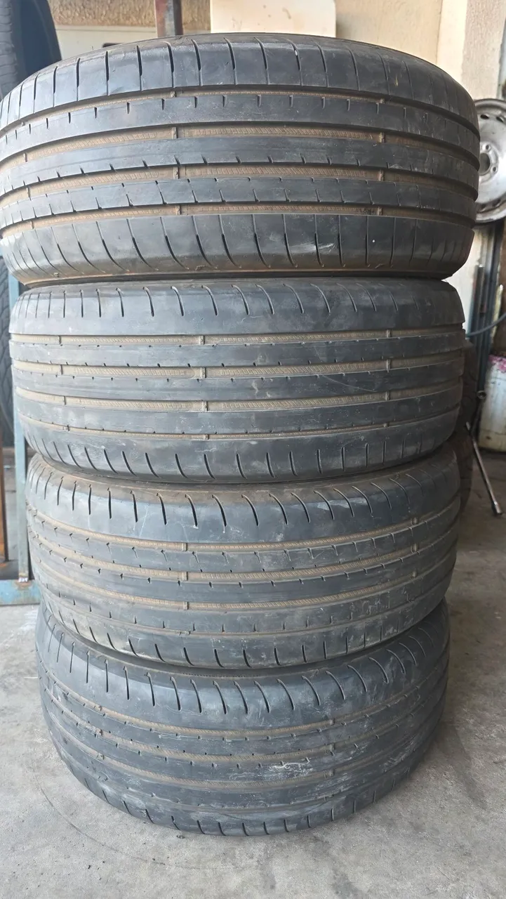 Pneus 215/45/18 goodyear