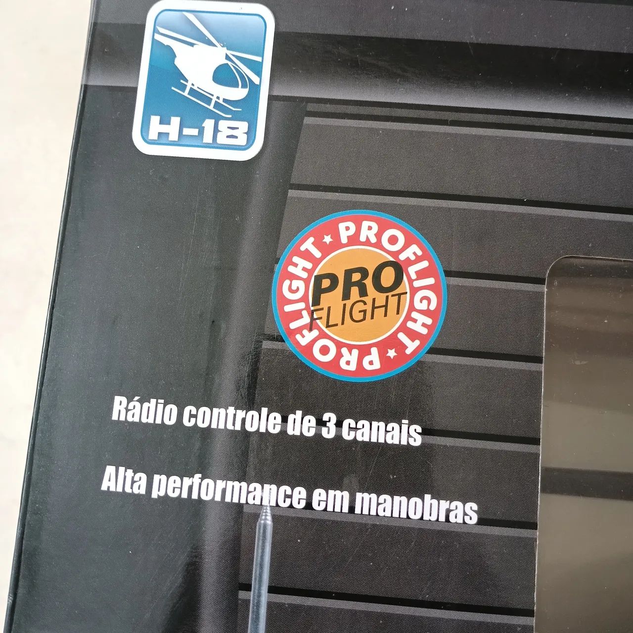 Helicóptero de Controle Remoto Pro Flight H-18