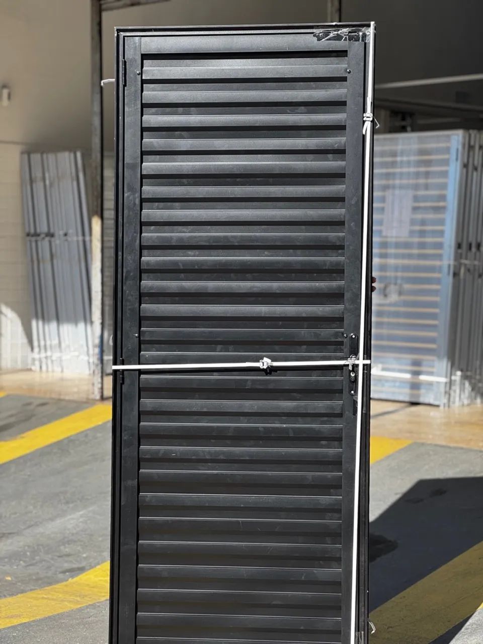 Portas de alumínio preto 60cm, 70cm ou 80cm - Super Promoção  - Foto 6