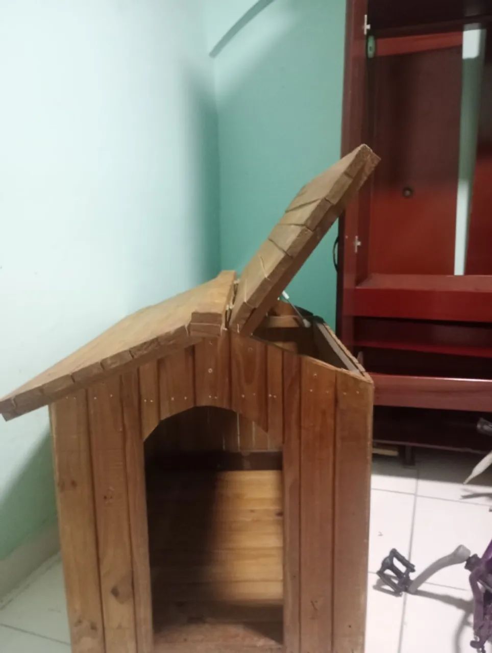 Casa de cachorro com rodas e teto solar 