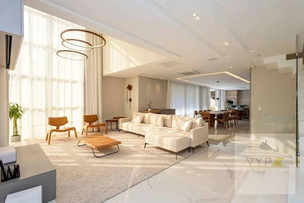 Casa com 3 suites ao lado do Paque Barigui