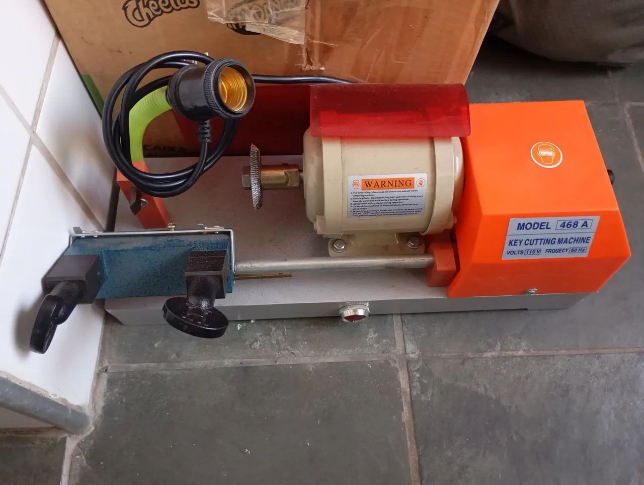 Máquina de Cortar Chaves Profissional 468A - Foto 2