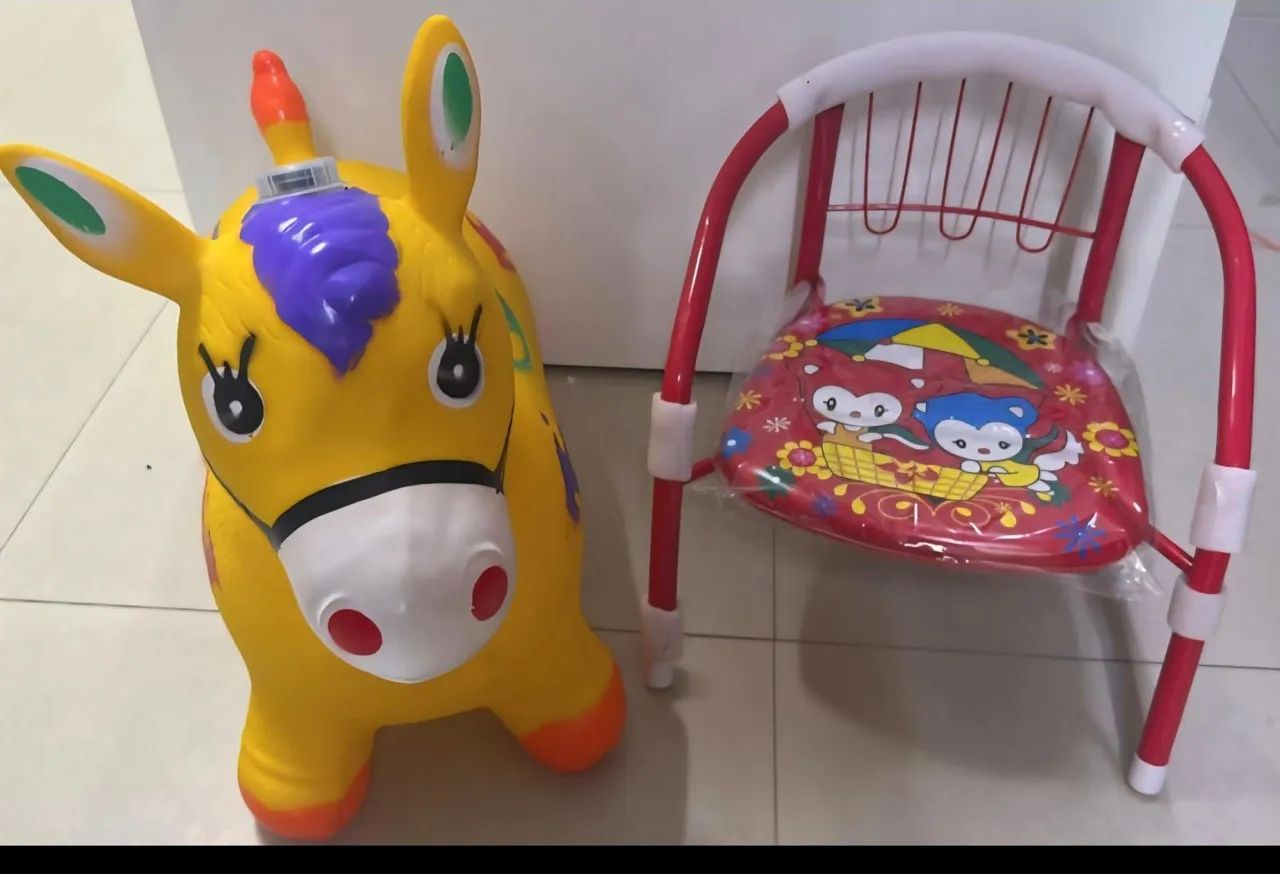 Child Safety Seat with Whistle + Bouncing Horse