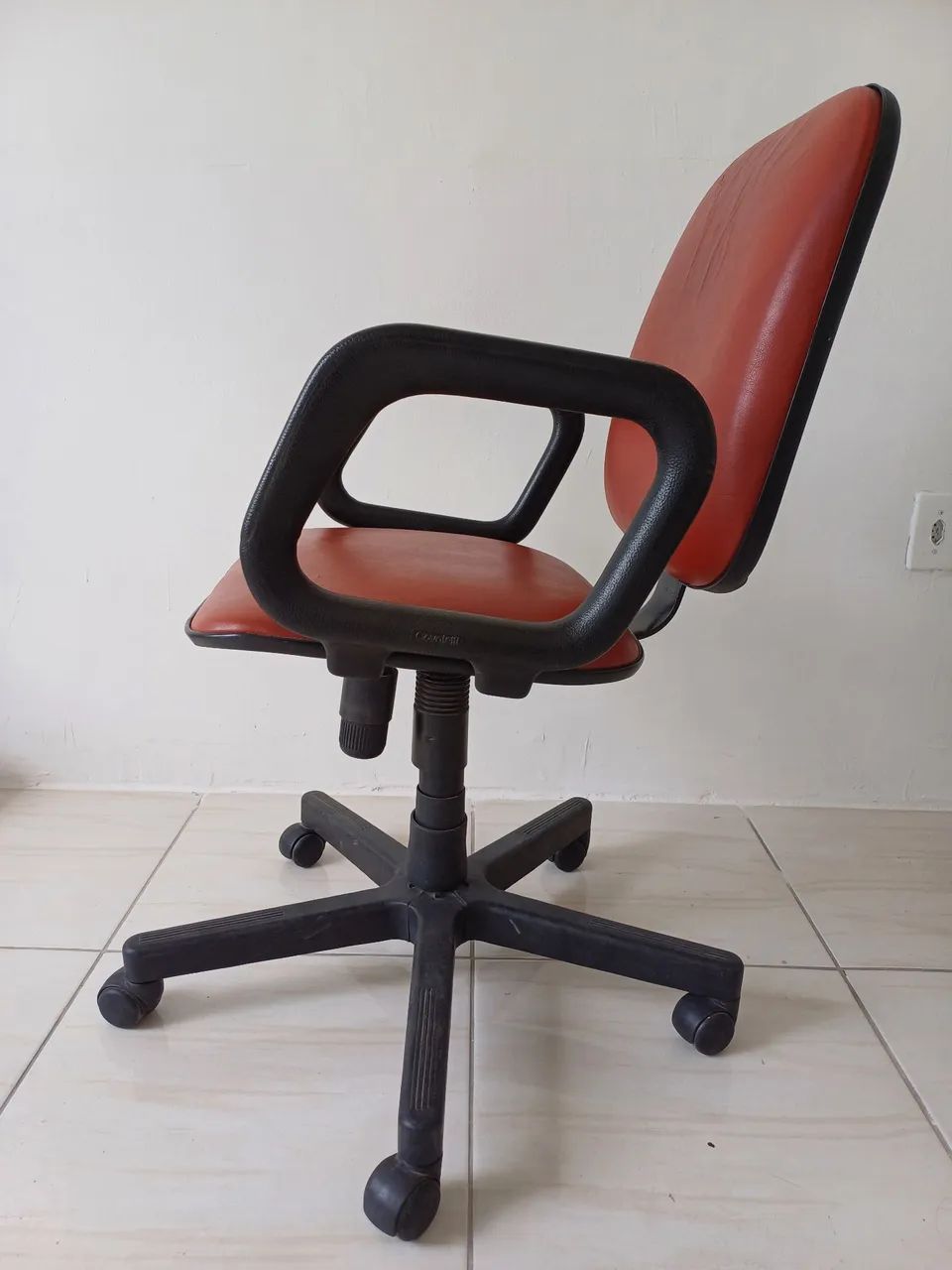 Cadeira de Escritório Giratória com Rodinhas - Foto 2