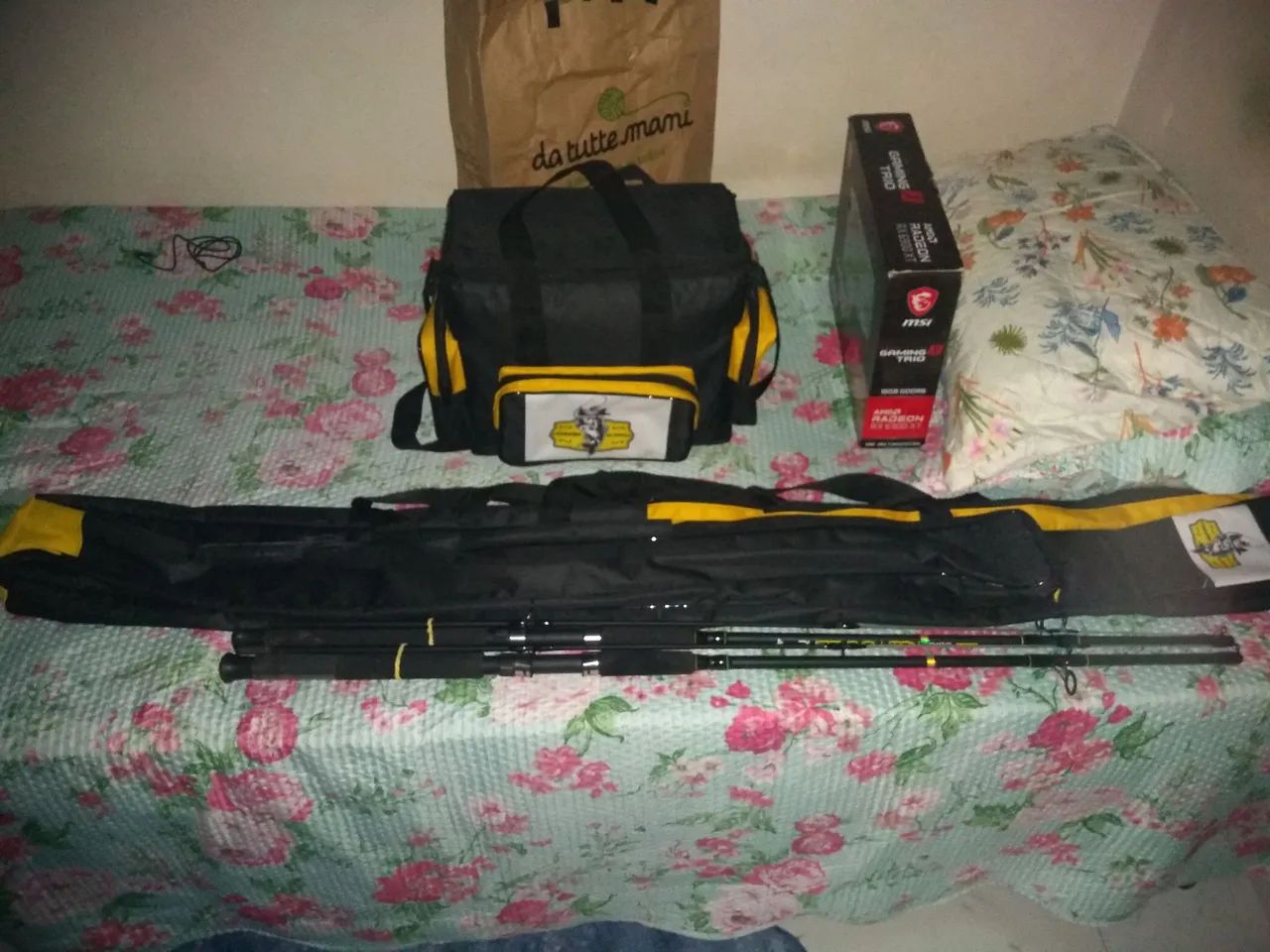 Bolsa de Pesca Paraíso da Pesca com todo o conjunto 2 vara de pesca e 2 molinete. - Foto 2