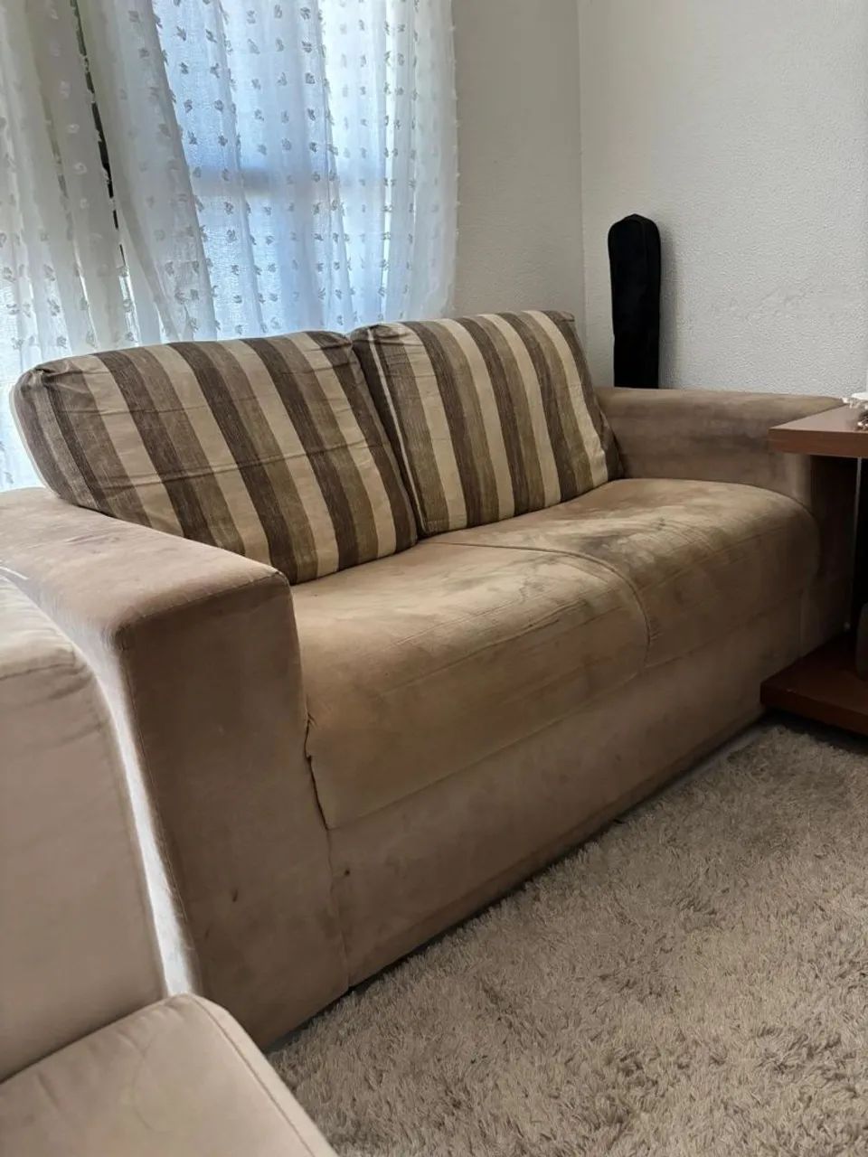 Sofá 2 Lugares com Almofadas Listradas - Foto 4