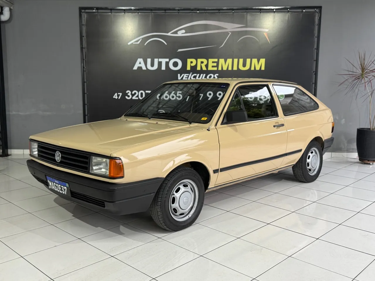 Gol CL 1.6 AP 1989 Placa Preta ! Interior monocromático.