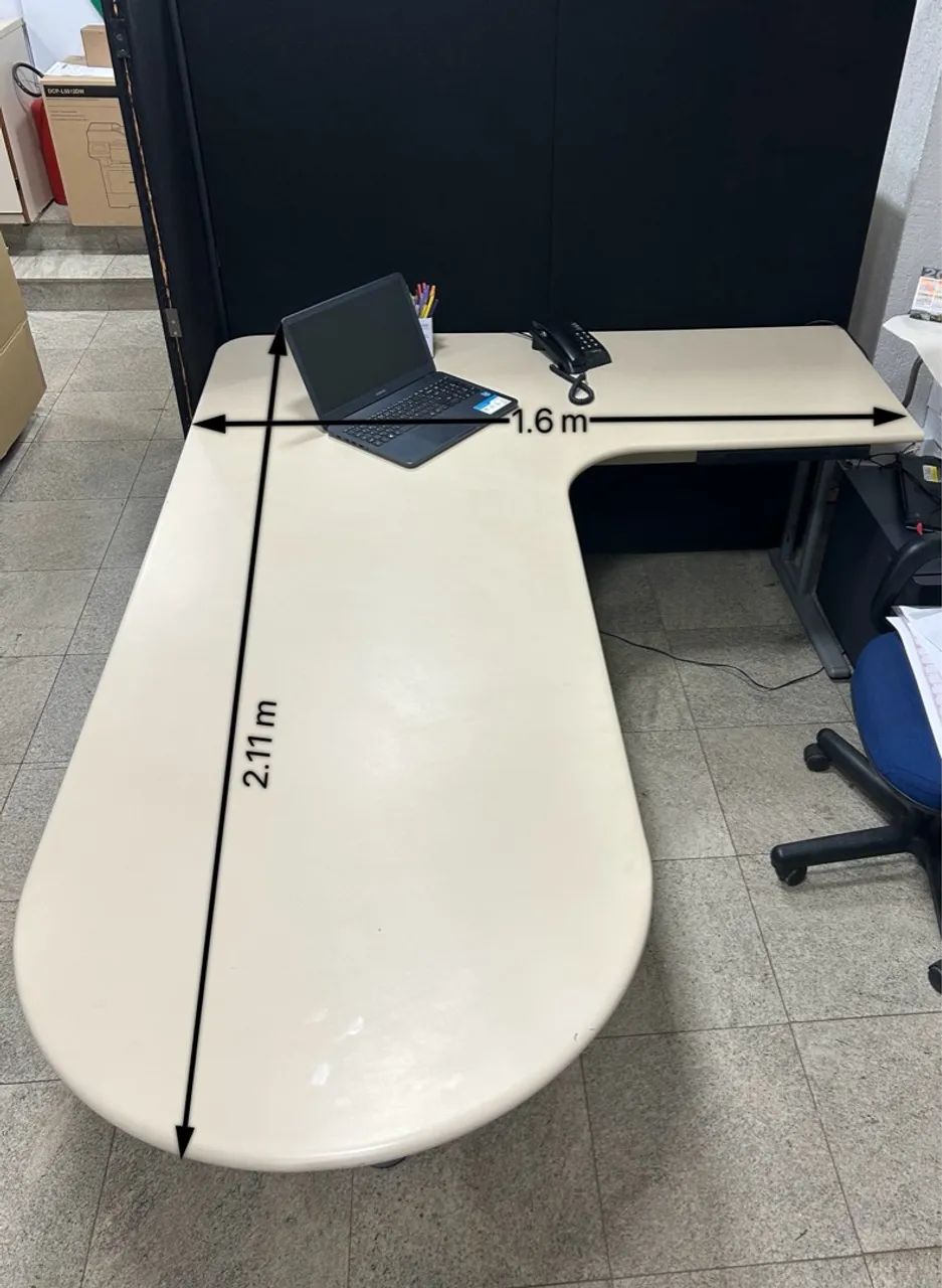 Mesa de trabalho em L 