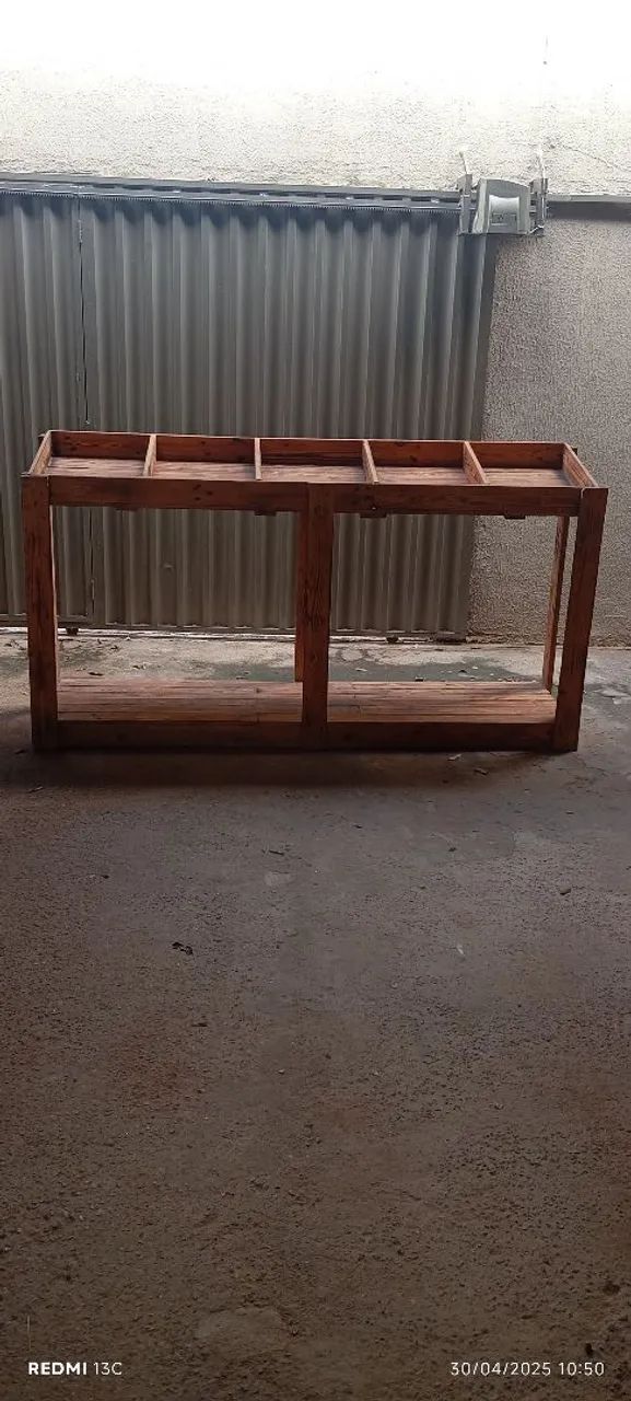 Gôndola de madeira rústica