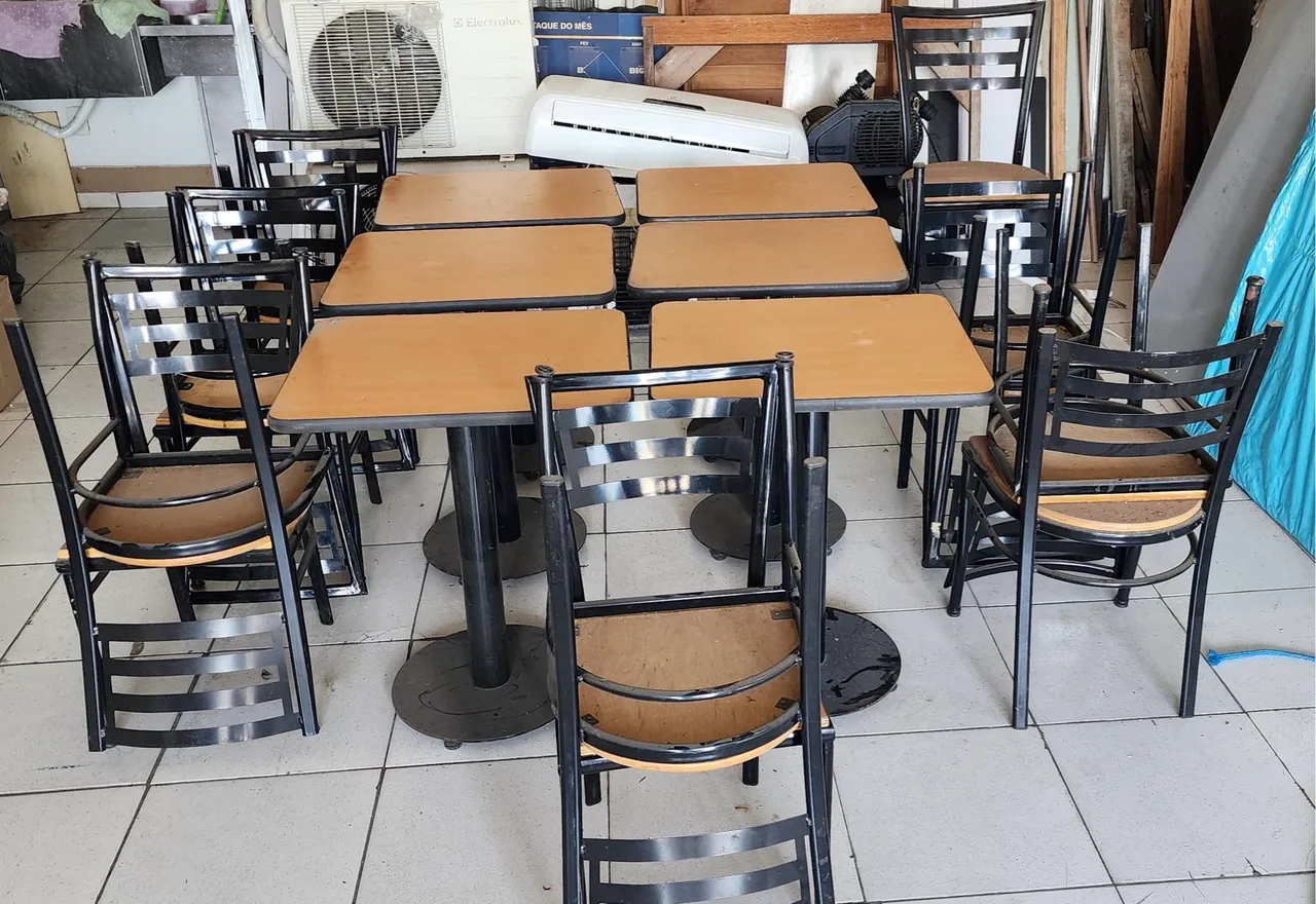 Conjunto Industrial de Mesas e Cadeiras - Ferro e Compensado Naval Laminado