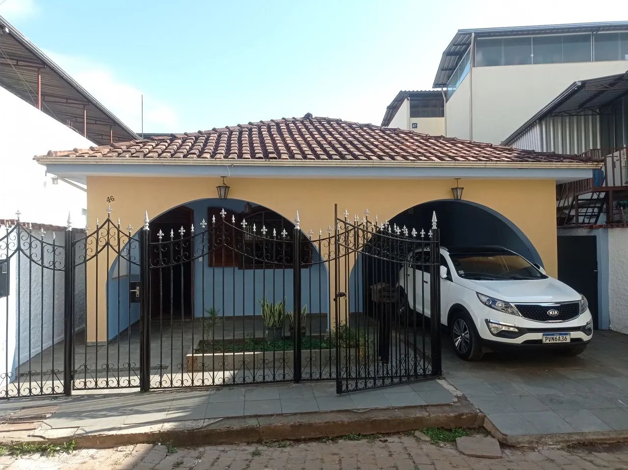 Casa 3 quartos na região central de Mariana. 