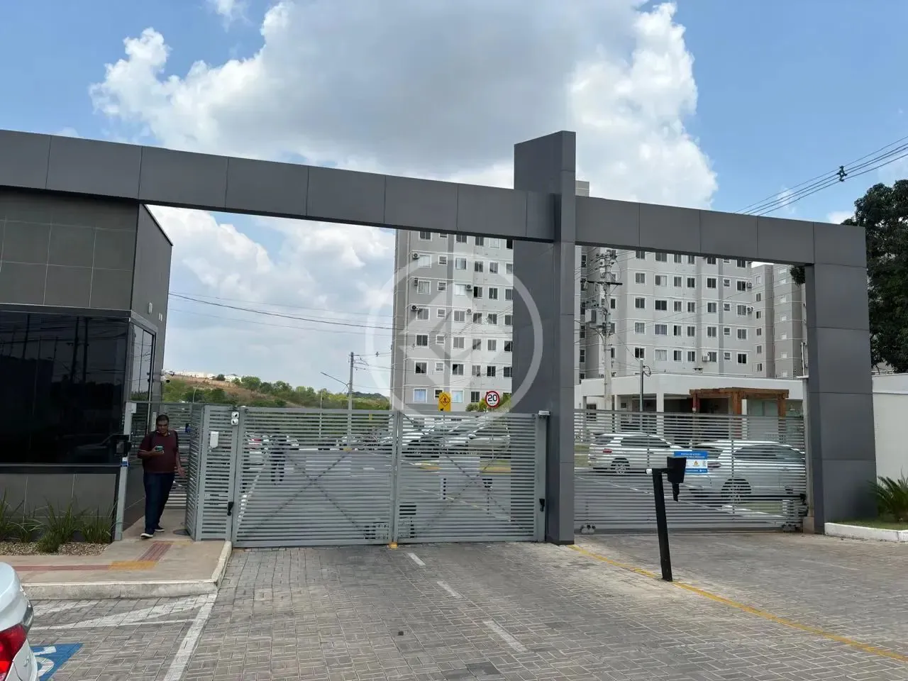 vendo apartamento no condomínio Chapada das Brisas com 40 m2 sendo 2 quartos e uma vaga de