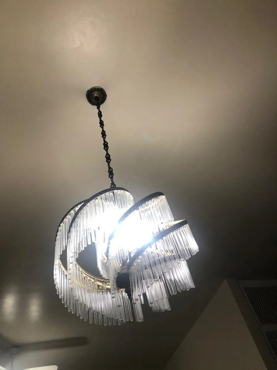 Lustre Moderno com Design Inovador