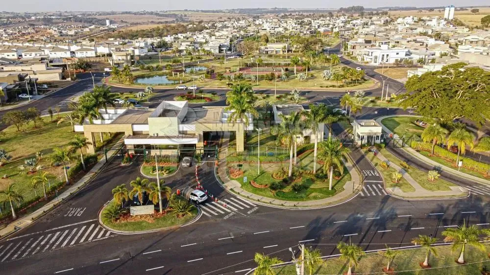 Terreno no Cond. Damha VI - com 420 metros quadrados definido dos lados