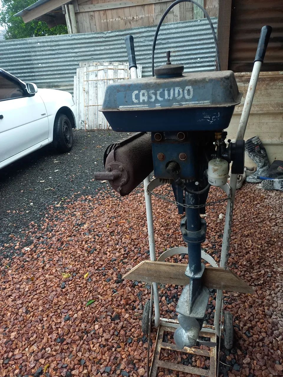 Motor de popa cascudo 4hp funcionando perfeitamente 