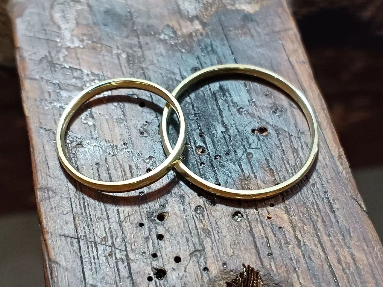 Alianças anatômicas em ouro 18k com prata - Foto 2
