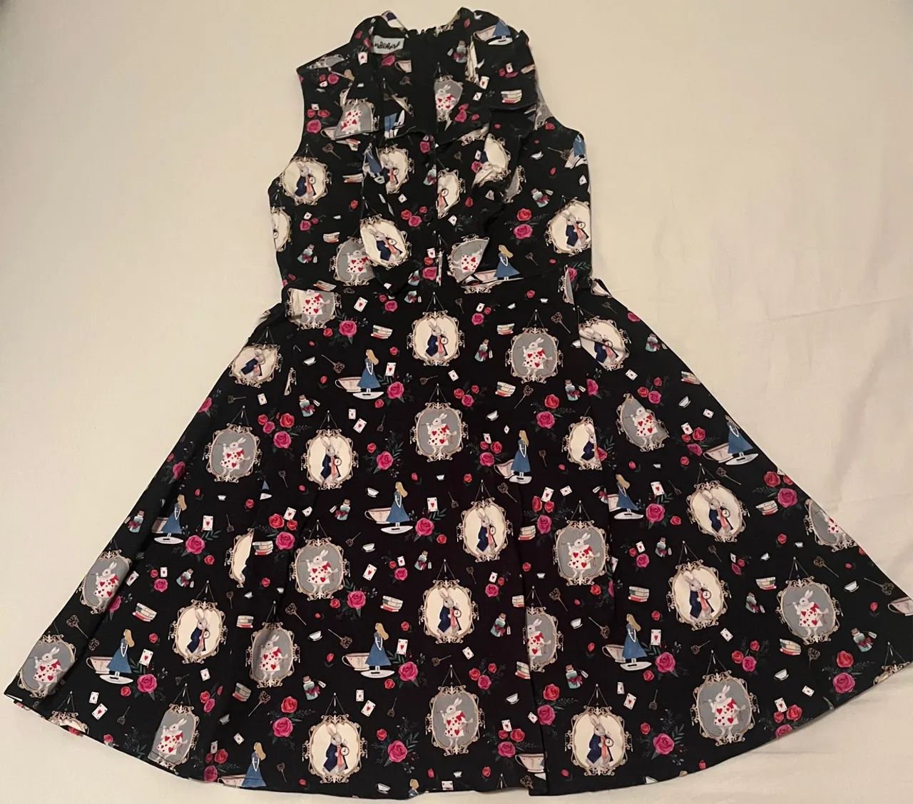 Vestido Gato Risonho Alice no País das Maravilhas - MindBird