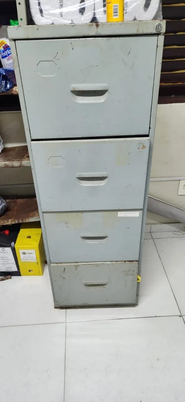 Fichario em metal para documentos e pastas