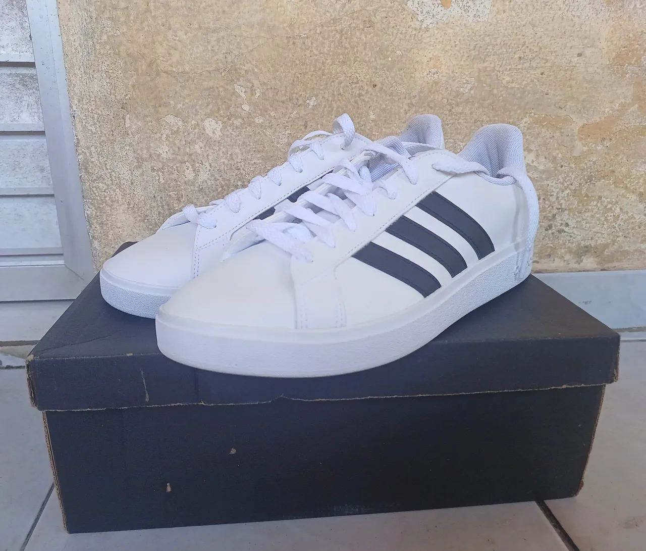 Tênis Adidas Grand Court Branco com Listras Pretas Original TAM 40