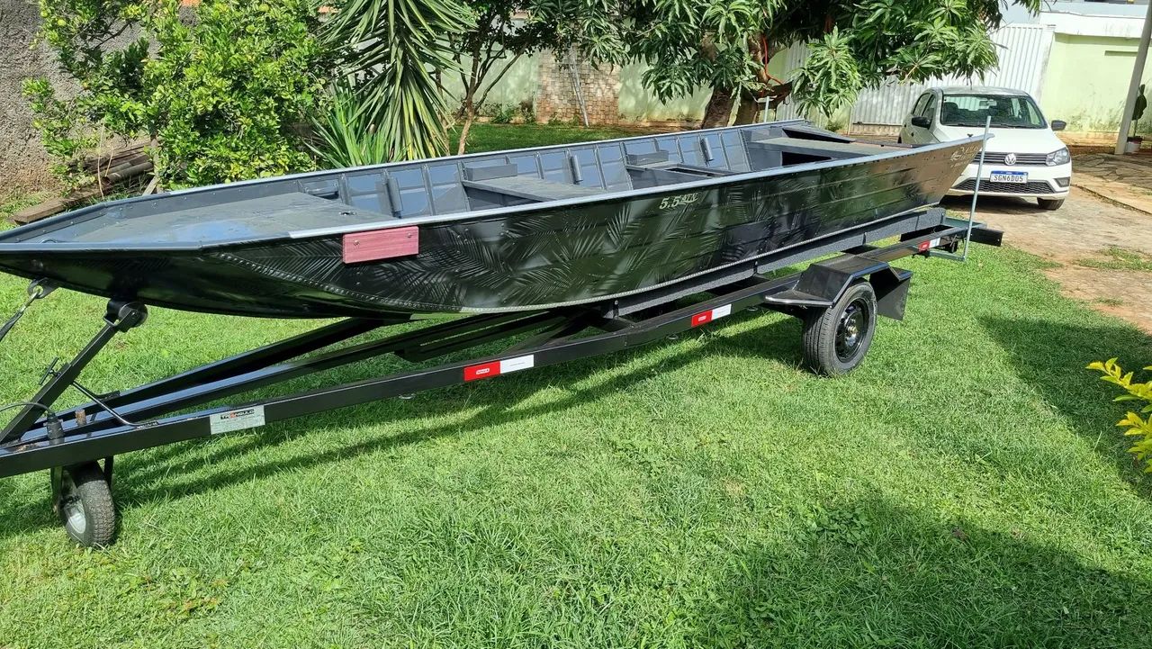 BARCO 5.5 METROS,1.50 DE BOCA,BORDA ALTA.
