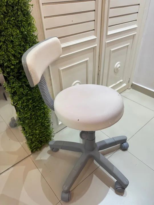 Banqueta Giratória Branca para Escritório ou Estética 