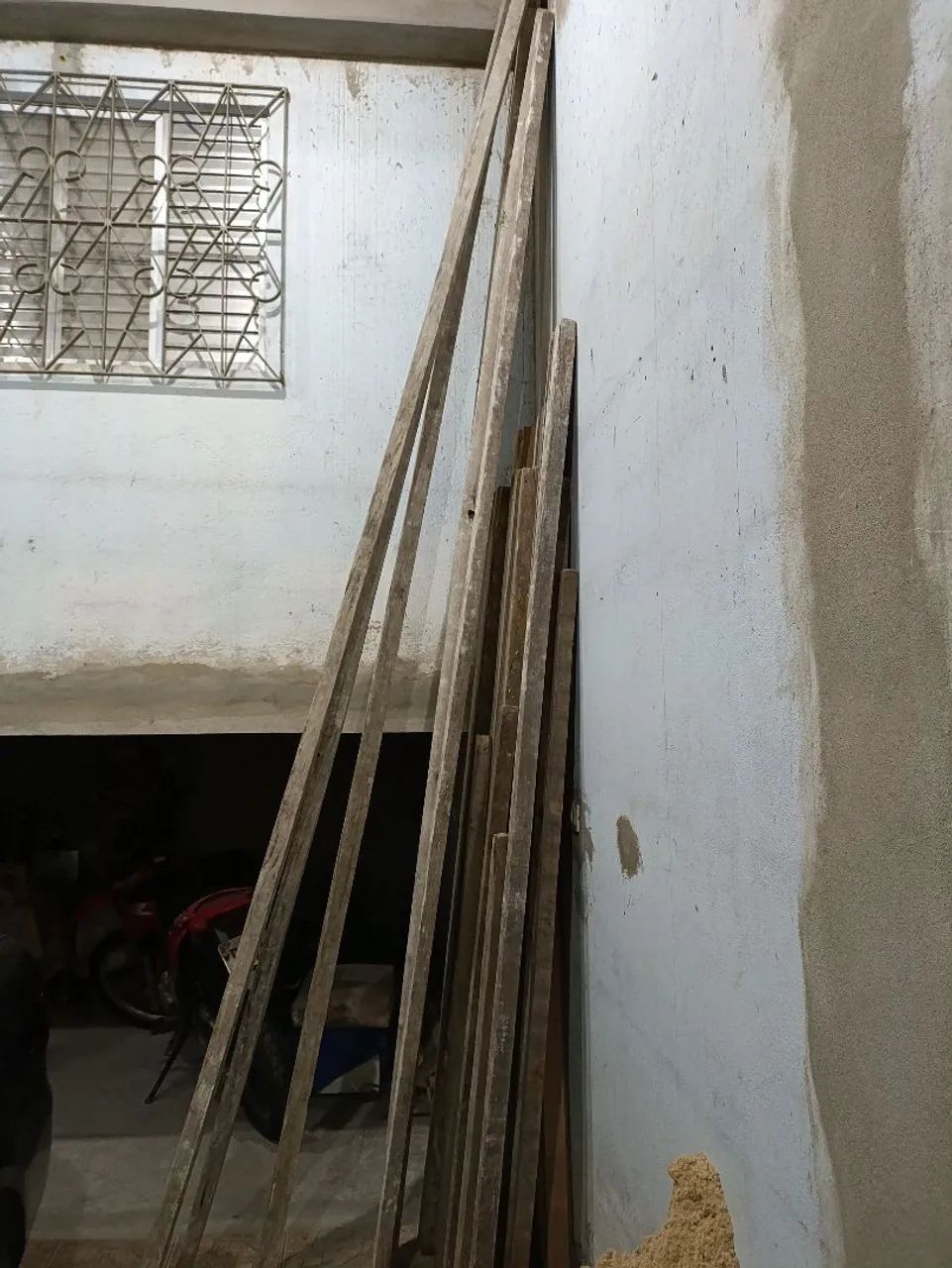 Viga de madeira e caibro para construção. - Foto 3