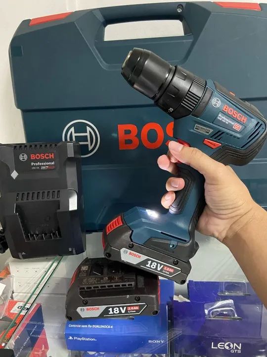 Parafusadeira Bosch 18v Uma bateria (duas baterias acabou)