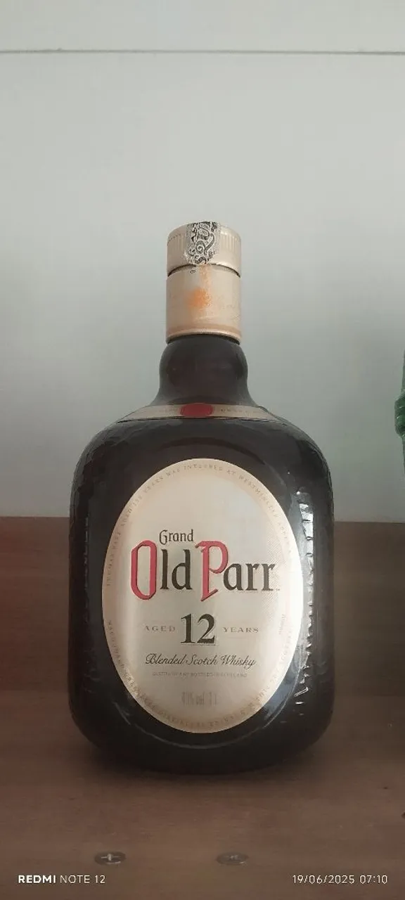 Whisky old par e Black label 