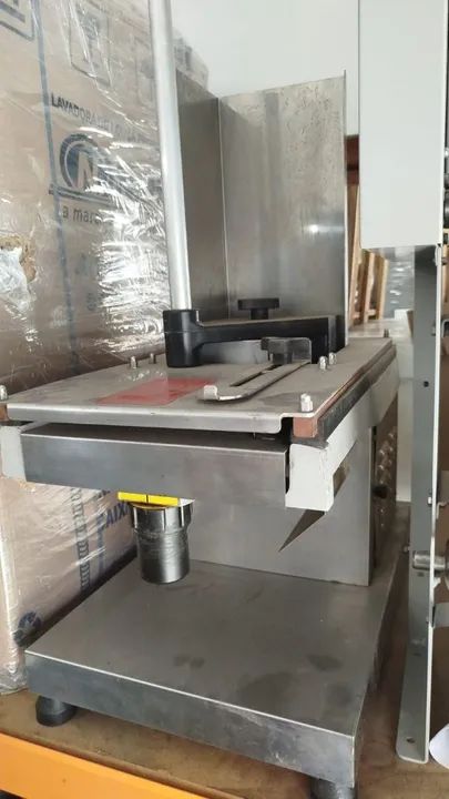 A. Fatiador de frios Automática semi novo 