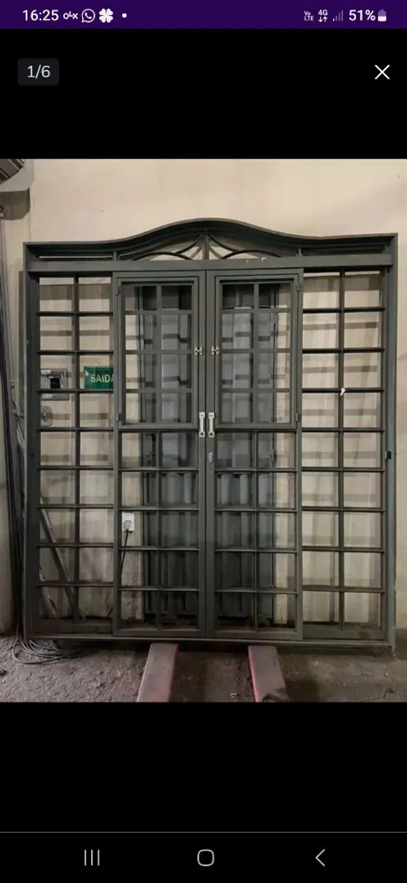 Portas de ferro.