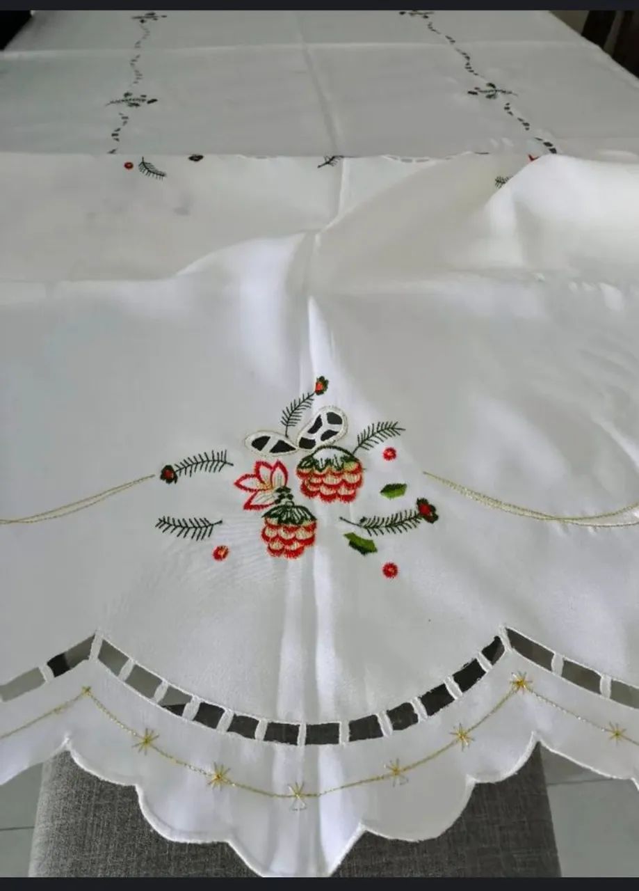 Toalha de Mesa Natalina Bordada - Foto 3