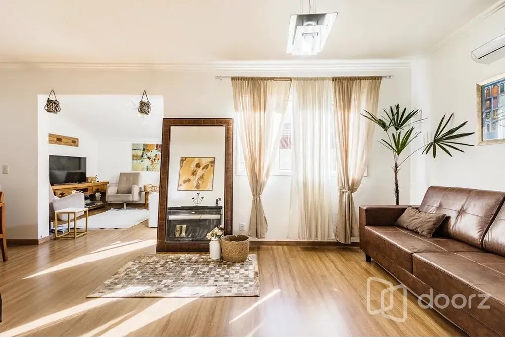 Imóvel na Willy Eugenio Fleck com 4 dormitórios e 156m²