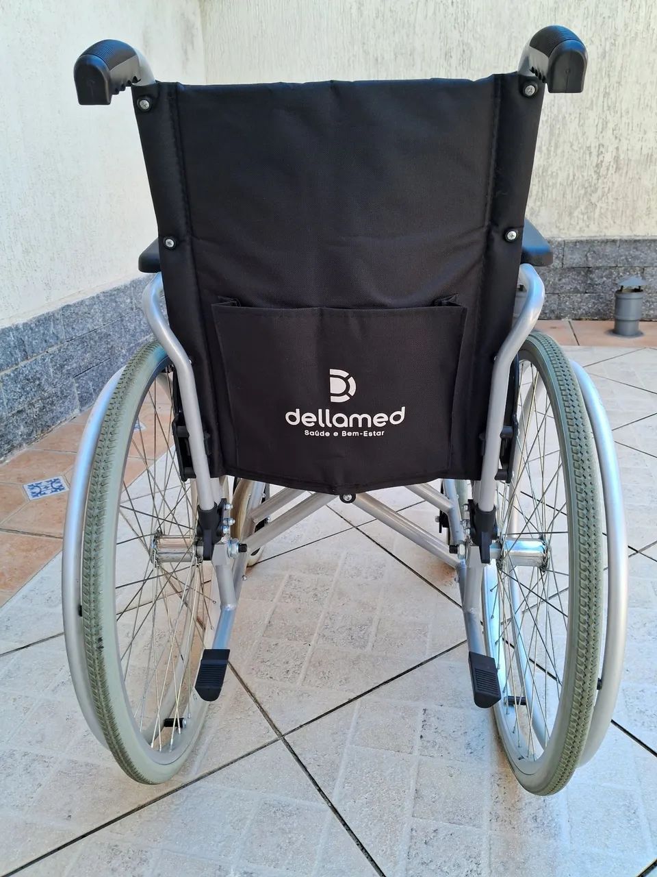 Cadeira de Rodas marca Dellamed-Modelo D600 T40