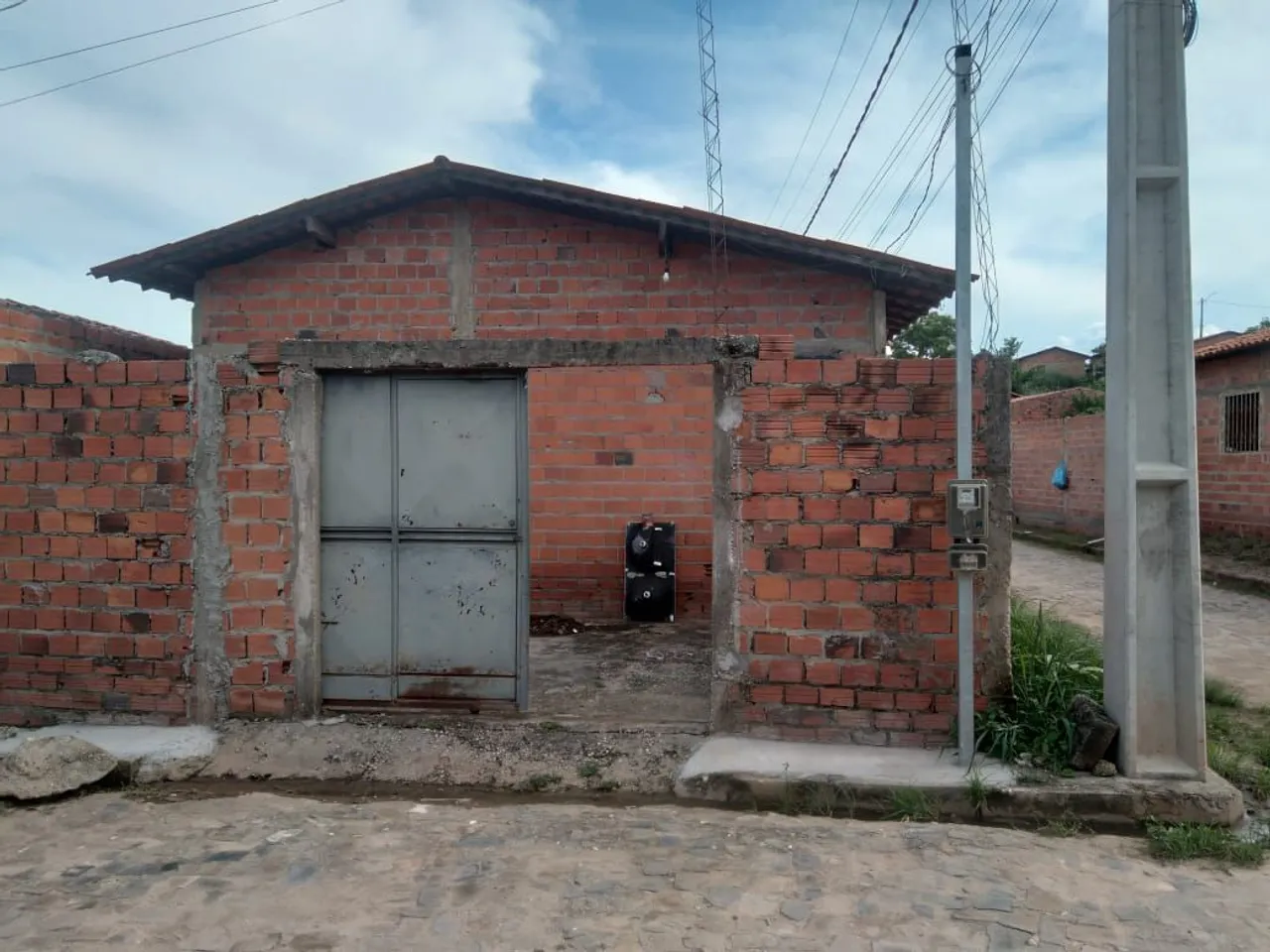 VENDO OU TROCO POR CASA NA PEDRA MOLE