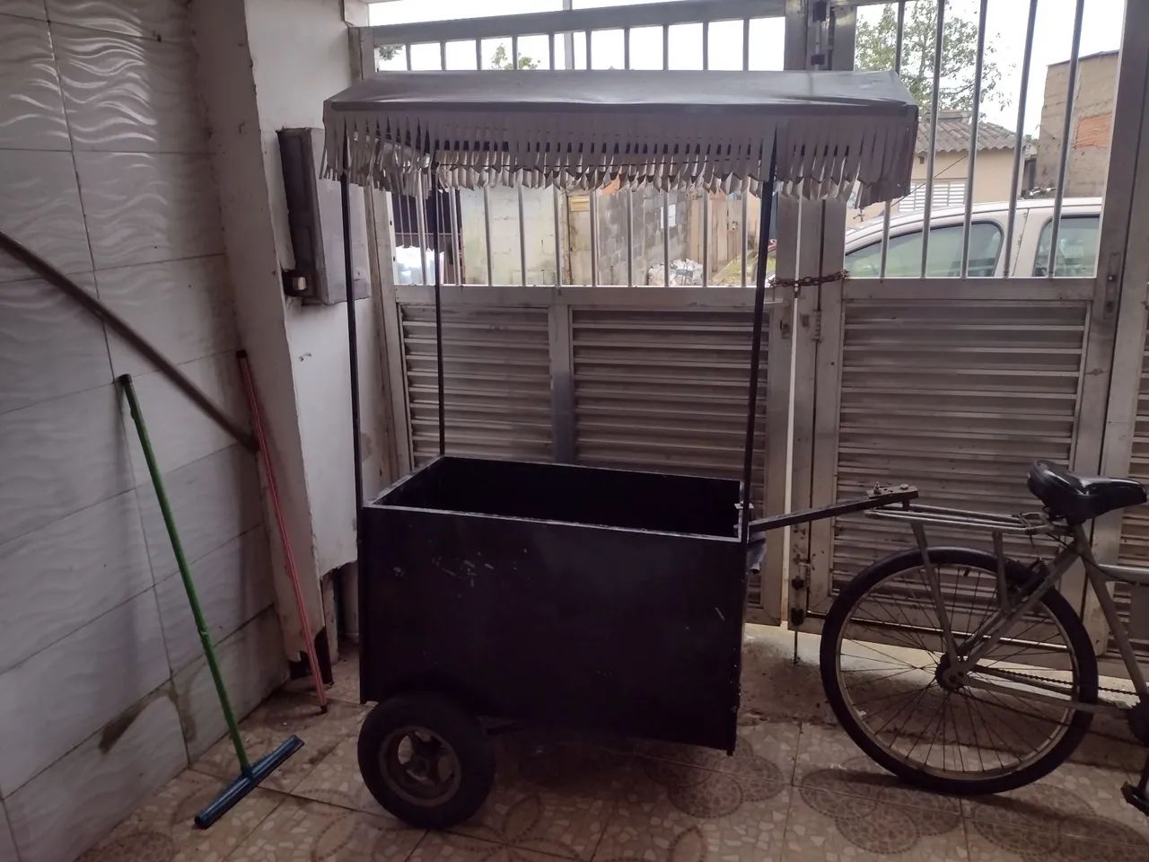 Bicicleta cargueira com carretinha 